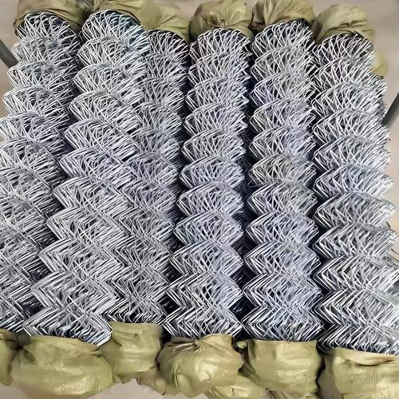 探索护栏网厂家：守护安全的力量